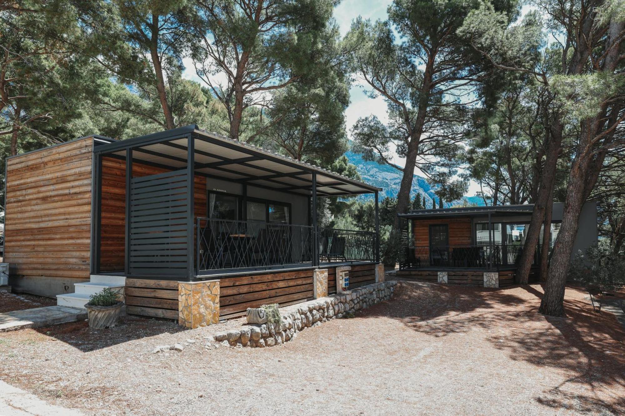 Apartments And Mobile Homes Makarska Eksteriør bilde