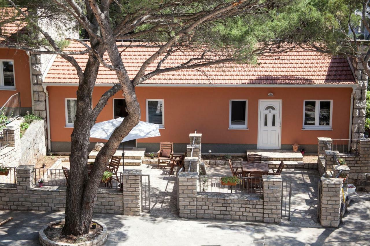 Apartments And Mobile Homes Makarska Eksteriør bilde